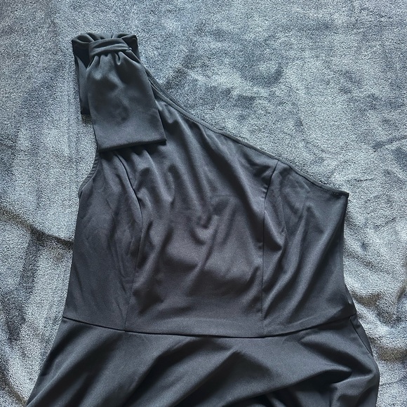 Black one shoulder dress - Picture 3 of 4